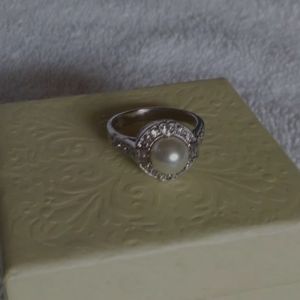 ◇New Pearl ring with diamond accents.